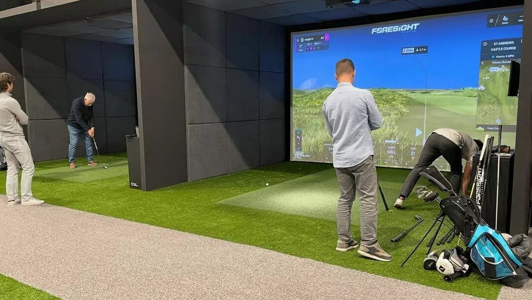 La escuela 14 Palos abre a las afueras de Zaragoza el primer espacio de golf indoor de Aragón