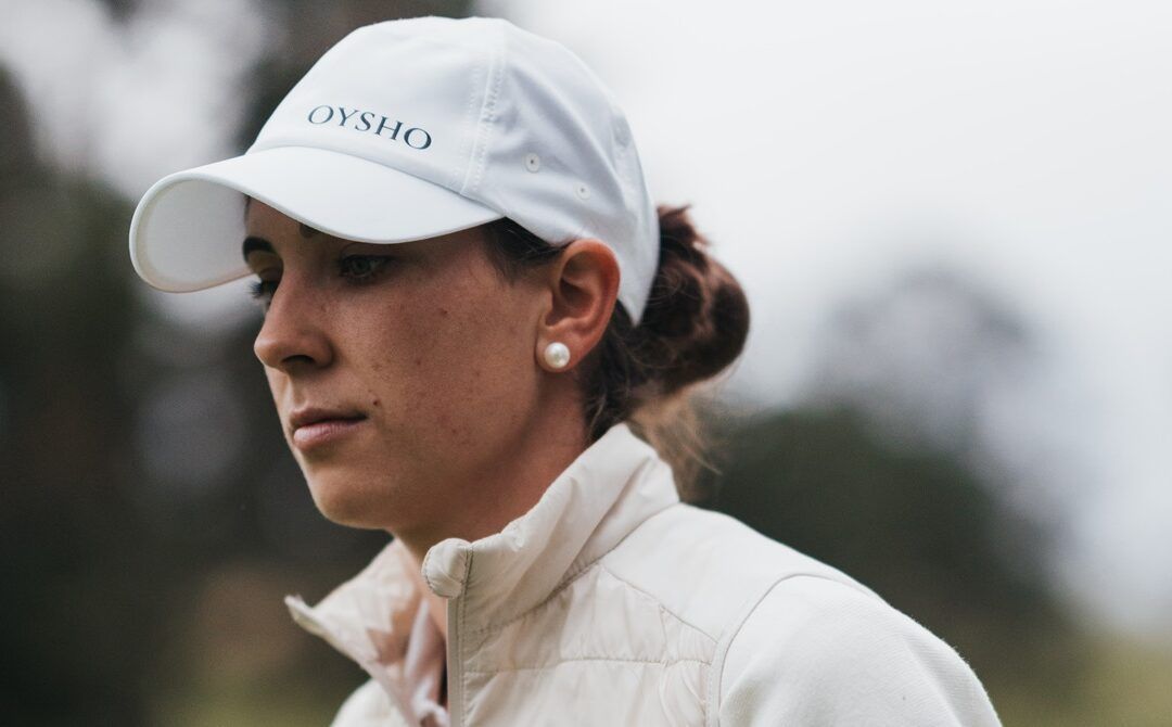 La jugadora profesional de golf Elena Hualde se une al equipo de Deporte & Business