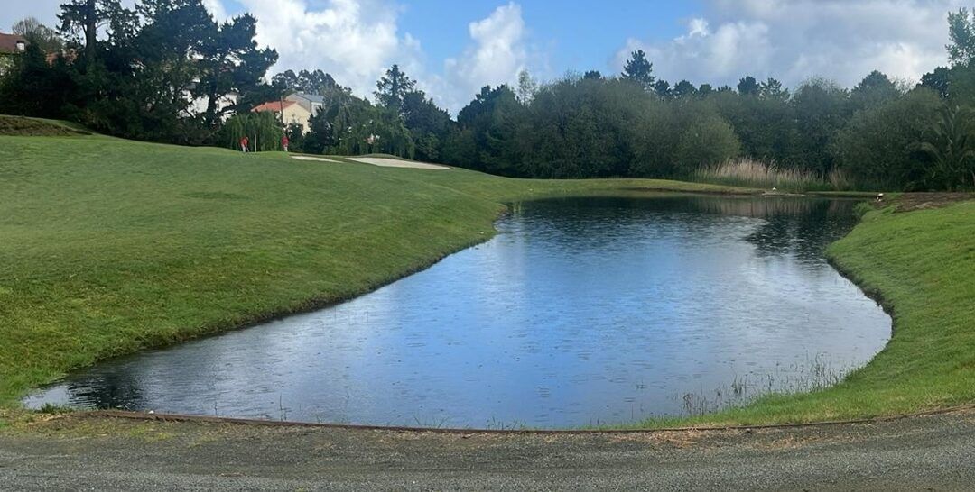 ‘Restauración ecológica de lagos de campos de golf con tecnología Microbe Lift de Ecological Laboratories’ (Naturalmente Eficientes)