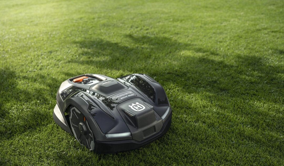 Husqvarna amplía su gama Automower NERA e incorpora el corte sistemático en sus nuevos productos de jardinería residencial