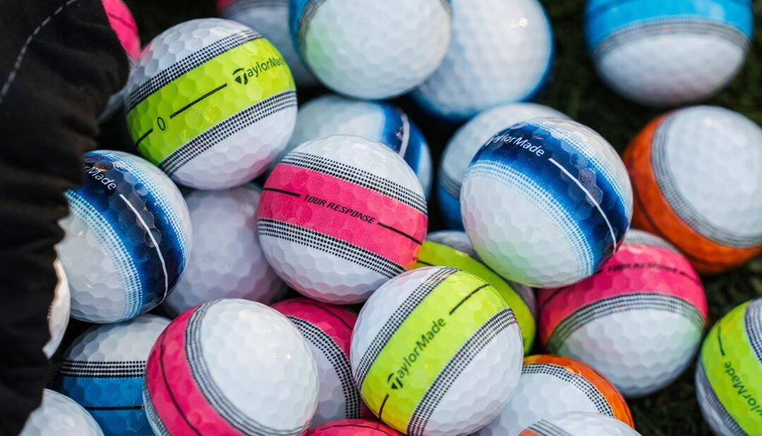 TaylorMade incorpora la primera tinta digital de neón con aditivos fluorescentes para bolas de golf en su renovada línea Tour Response Stripe