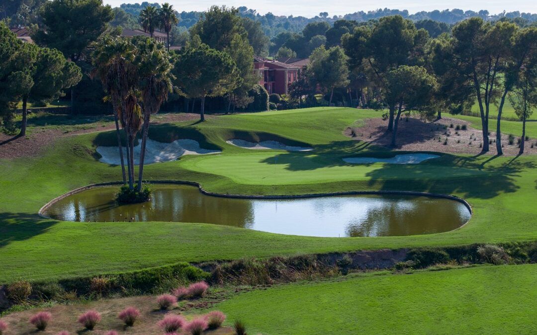 La reforma del campo del Club de Golf El Bosque permite reducir su consumo hídrico anual un 26 %