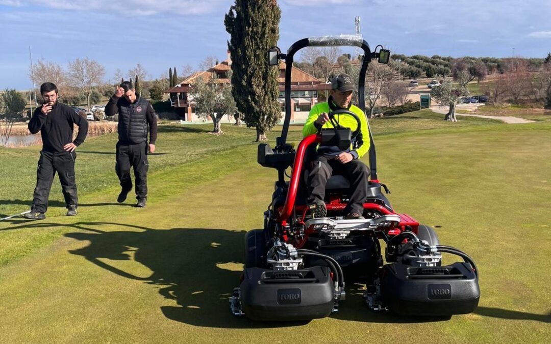 El campo de golf Layos, escenario de una prueba sobre cómo aumentar la velocidad de greens sin bajar la altura de siega