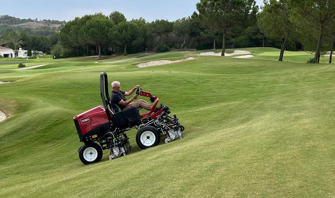 Greenkeepers españoles ponen a prueba la Toro Reelmaster3575: maniobrabilidad y calidad de corte sobresalientes