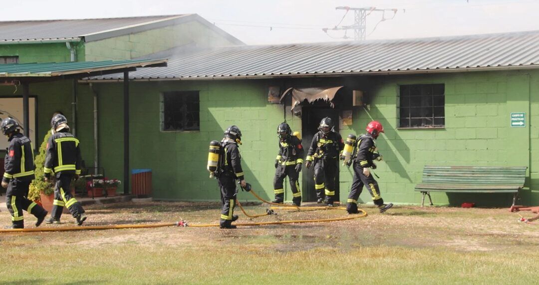 Un incendio de gran magnitud calcina el cuarto de palos del segoviano Club de Golf Villa de Cuéllar