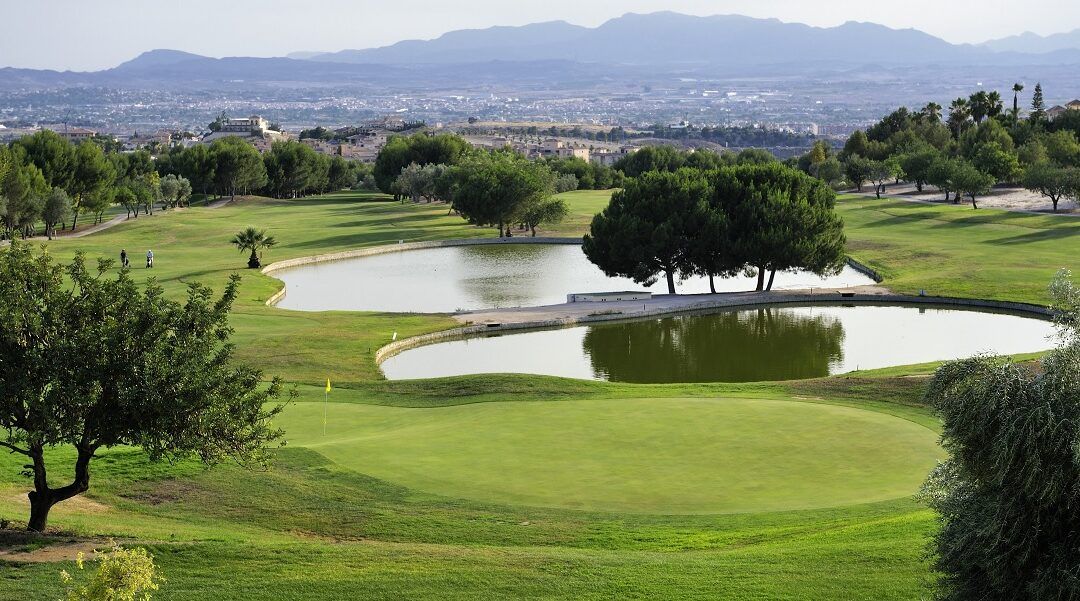 Los análisis descartan cualquier relación entre el Club de Golf Altorreal y los malos olores e insectos detectados en la zona