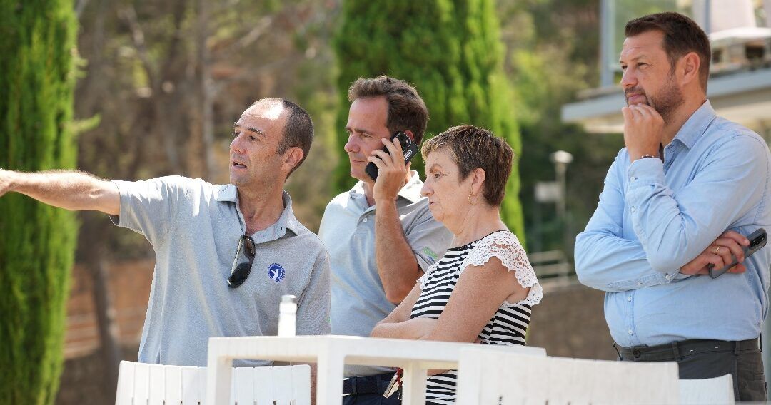 La consellera de Turismo de la Comunidad Valenciana visita el Club de Golf El Bosque junto a la ACGCBCV apoyando la reconstrucción del campo tras la DANA