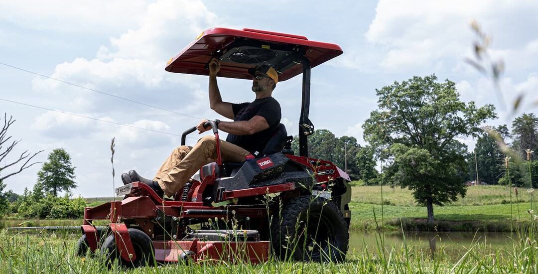 Campey Turf Care Systems incorpora a su catálogo de productos los toldos para maquinaria y tractores CoolTops y Eclipse