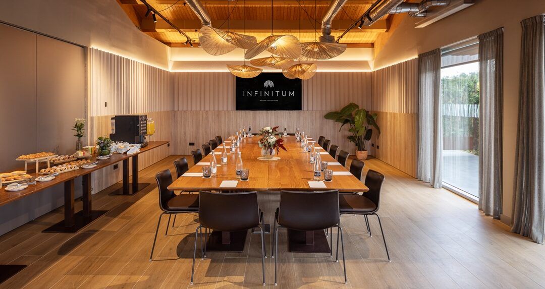 INFINITUM presenta el renovado The Lakehouse Bistrot, espacio gastronómico y de eventos de referencia en la Costa Dorada