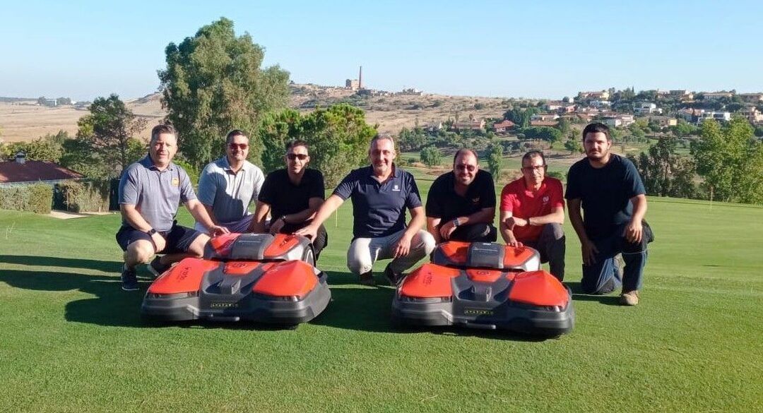 Norba Golf, pionero en Extremadura en el uso de tecnología autónoma para la siega integral de las calles y tees de su recorrido