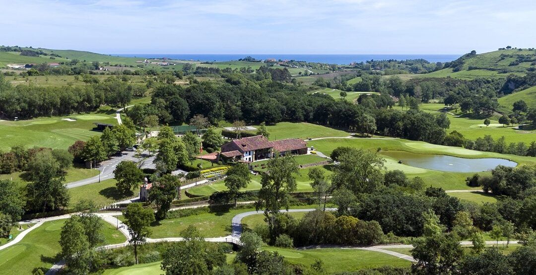 El Club de Golf Santa Marina y Socket Clubhouse impulsan una pionera alianza entre un campo de golf tradicional y una instalación de golf indoor