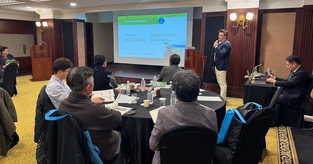 La experiencia europea en gestión de céspedes mostrada por SD by Dalmau despierta gran interés en la Korean Turfgrass Society