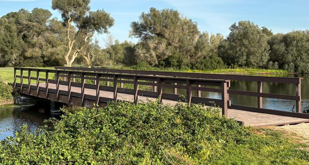 Floema instala en Son Antem Golf su primer puente de plástico reciclado en España