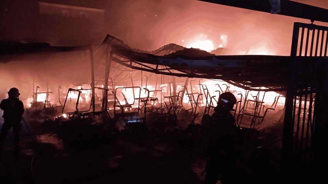 Un incendio en la zona de carga calcina la flota de buggies del Real Club de Golf Guadalmina