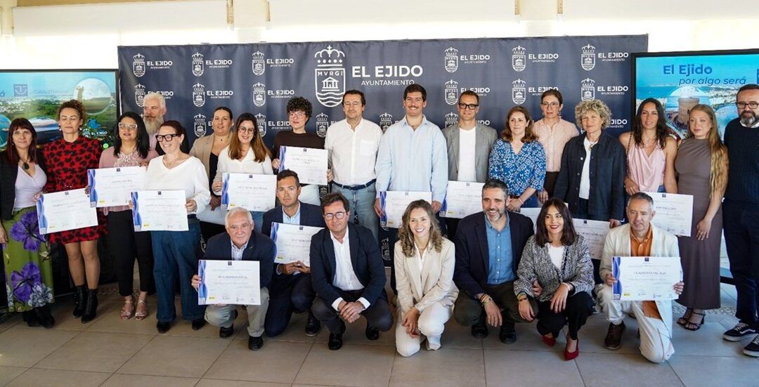 El Ayuntamiento de El Ejido entrega veinticuatro distinciones SICTED y el Premio al Mérito Turístico a Golf Almerimar