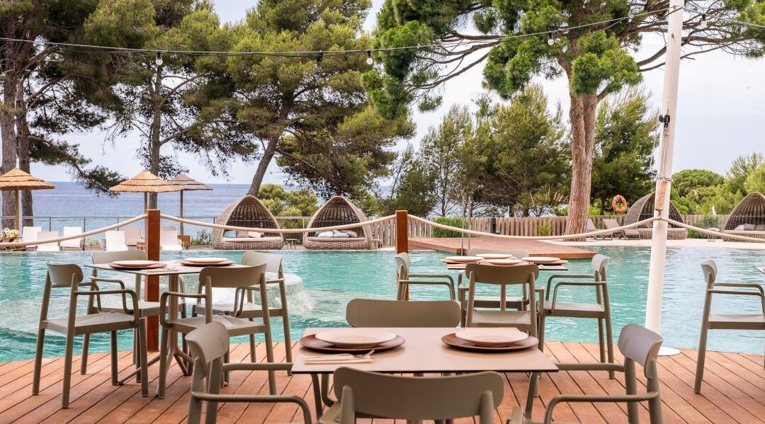 INFINITUM Beach Club vuelve el 8 de junio con ocio premium, gastronomía y música en directo frente al mar