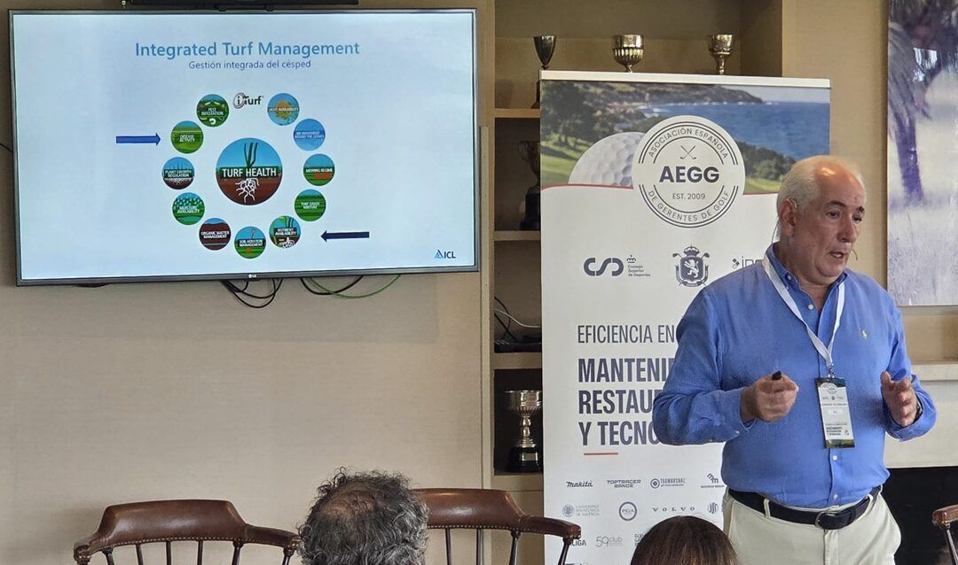 La AEGG reúne a cerca de sesenta profesionales en el Real Golf de Pedreña para abordar la eficiencia en la gestión de campos de golf