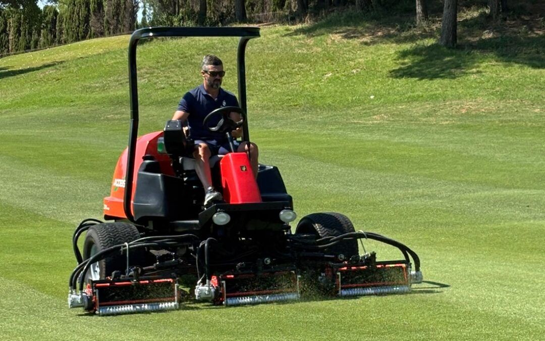 Pula Golf Resort refuerza el mantenimiento de sus calles con una Jacobsen LF570 reacondicionada entregada por Green Mowers