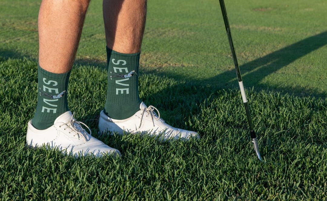 The SEVE Collection y Jimmy Lion presentan una colaboración de edición limitada que incluye tres diseños de calcetines deportivos y dos de camisetas