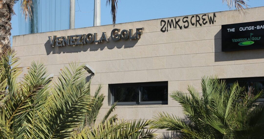 La recuperación del antiguo campo de golf de Veneziola centra una petición vecinal en La Manga
