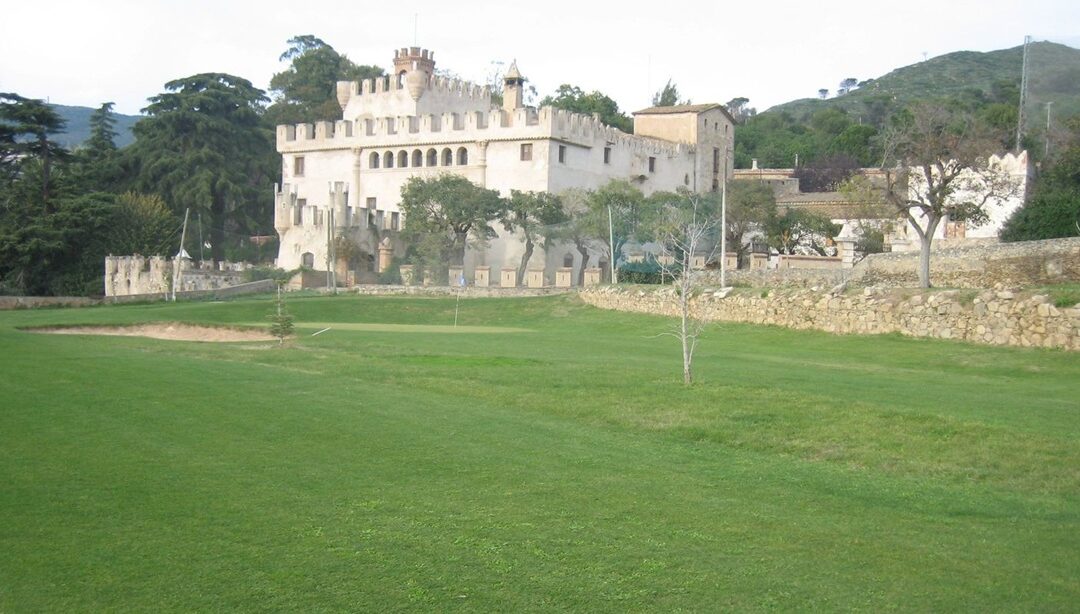 El histórico Castillo de Godomar, vinculado al Pitch & Putt Badalona, sale a la venta por doce millones y medio de euros