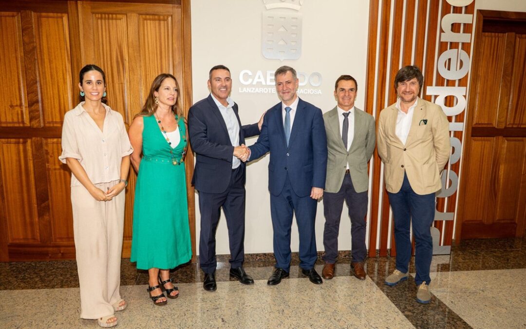 Lanzarote y Cantabria sellan una alianza para reforzar su promoción turística destacando oportunidades en segmentos como familias, golf y gastronomía